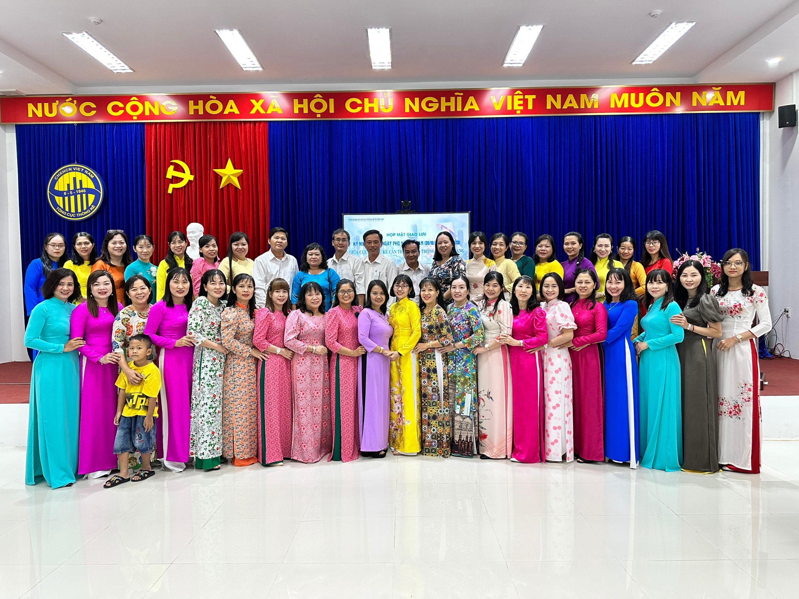 CĐCS Cục Thống kê Tiền Giang với các hoạt động Kỷ niệm 93 năm ngày thành lập Hội liên hiệp Phụ nữ Việt Nam 20/10 và Ngày Thống kê Thế giới 20/10