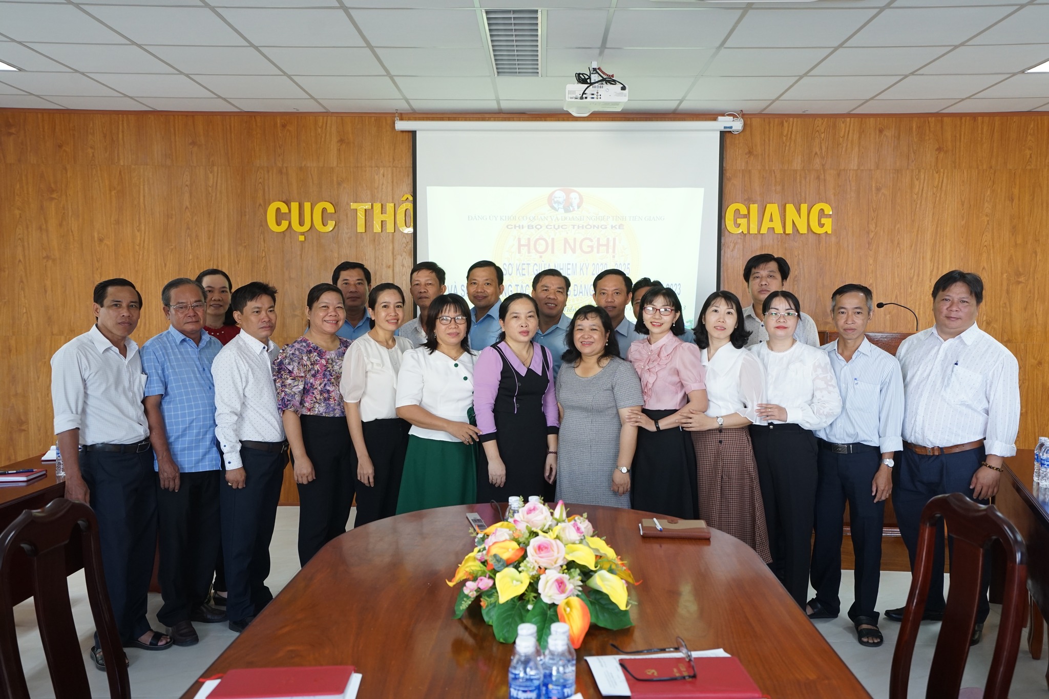 Chi bộ Cục Thống kê tỉnh Tiền Giang tổ chức Hội nghị sơ kết giữa nhiệm kỳ 2020 - 2025